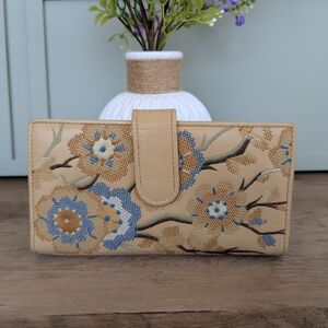 Isabella Fiore Tan Leather Tote with Gold Nameplate